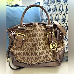MICHAEL KORS large bag in signature canvas and gold leather